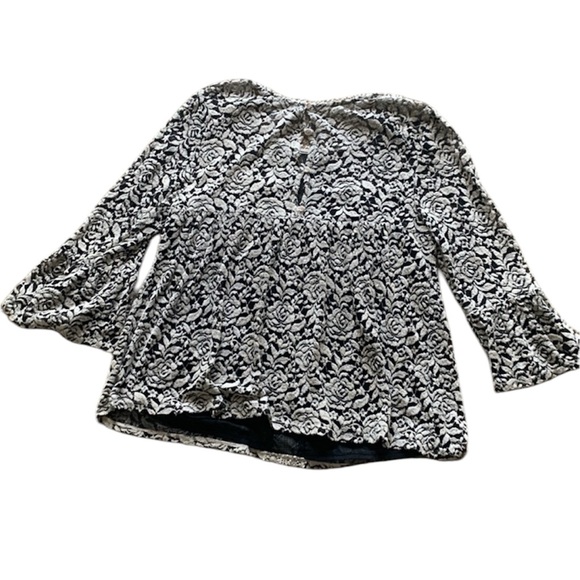 JohnPaulRichard Detailed Key Hole Shirt - Picture 5 of 6